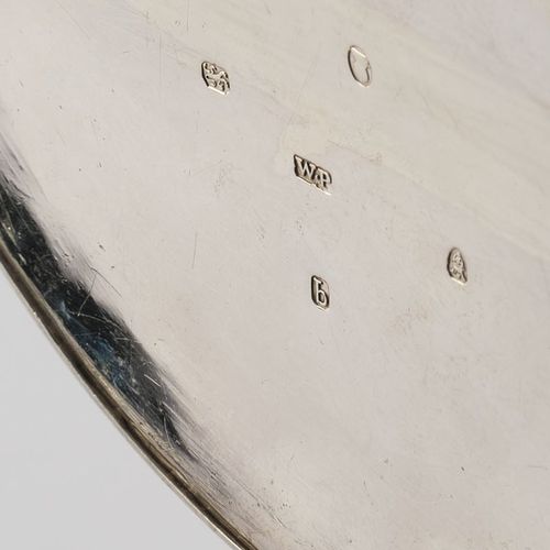 Null 茶壶，银925，伦敦，1791年，威廉-普卢姆，椭圆锥形，两个卡口，其中一个刻有一个字母，管状壶嘴，手柄和黑木铰链盖的旋钮，15厘米高，约426克，有&hellip;