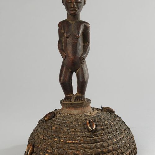 Null Tanzaufsatz, Luba, Kongo, Afrika, stehende weibliche Figur aus Holz auf Kap&hellip;