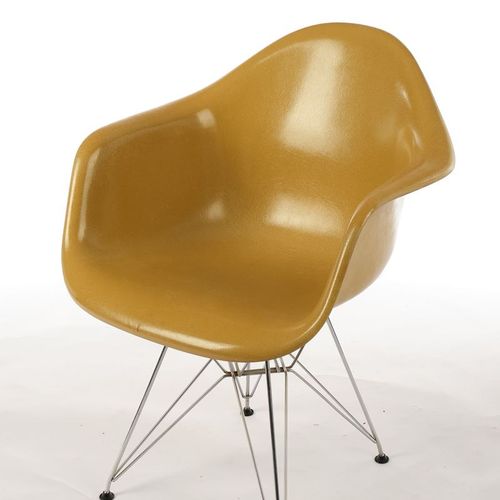Null DAR Eames Plastic Armchair, disegnata intorno al 1950 da Charles & Ray Eame&hellip;