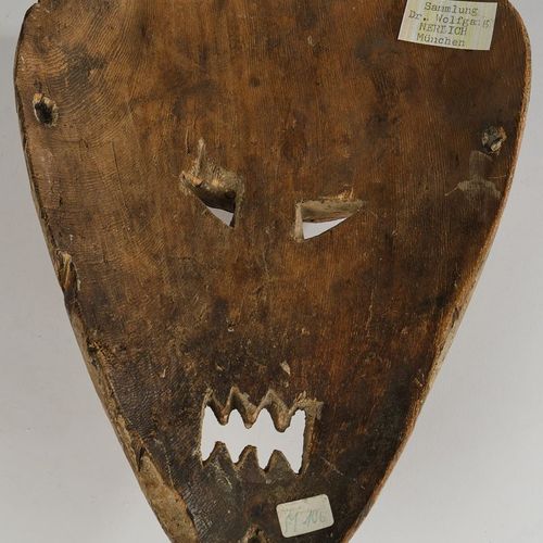 Null 面具，"kasangu"，Salampasu，刚果，非洲，木头，棕色铜锈，三面基本形态，额头隆起，高24.5厘米，剥落。
出处：科隆私人收藏，原为慕尼&hellip;