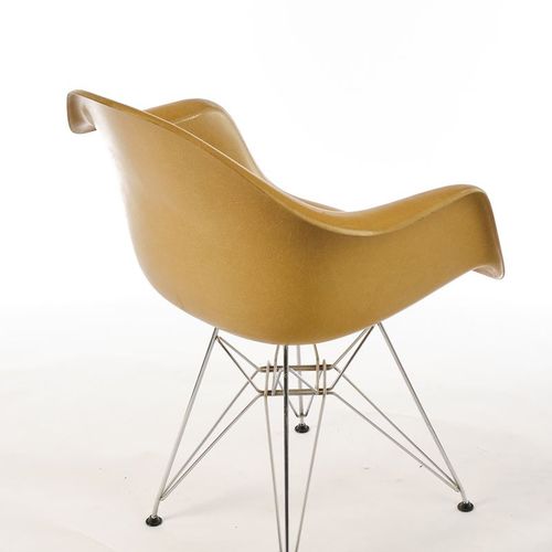 Null DAR Eames塑料扶手椅，由Charles & Ray Eames（1907 - 1978和1912 - 1988）在1950年左右设计，由Her&hellip;