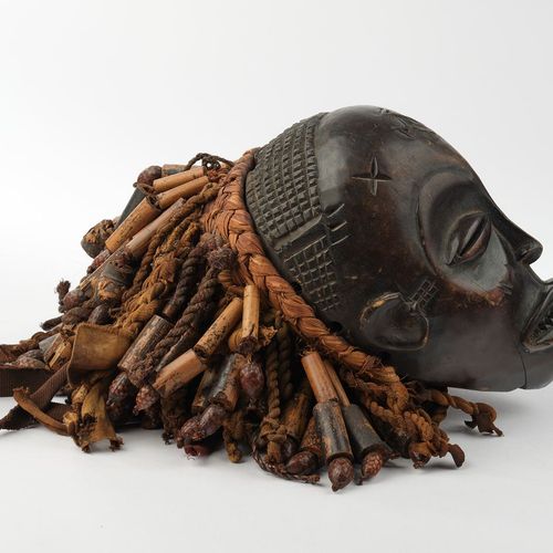 Null Masque, "mwana pwo", Chokwe, Congo, Afrique, bois, patiné brun foncé, fibre&hellip;