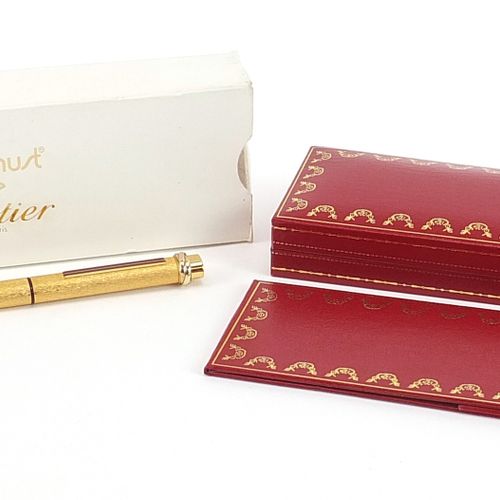Null Must de Cartier镀金和珐琅圆珠笔，带有合适的盒子，保证书钱包和盒子，笔的编号为450905 - 实时竞价请访问www.Eastbourn&hellip;