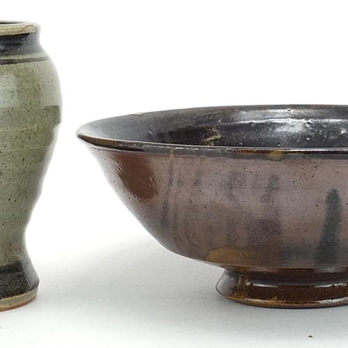 Null Seth Cardew, studio pottery comprendente un vaso a balaustro e una ciotola &hellip;