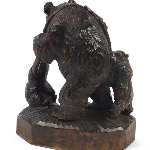 Null Large Black Forest carving of three bears and a fish, 37cm high - For live &hellip;