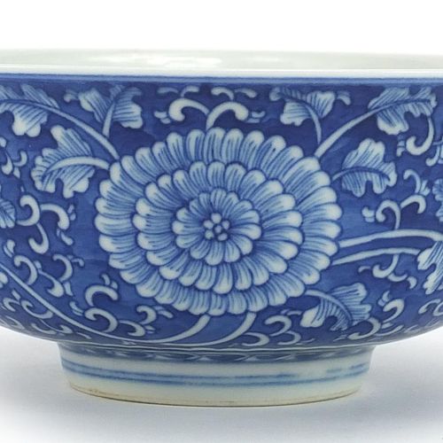 Null Bol en porcelaine bleue et blanche chinoise peint à la main avec des fleurs&hellip;