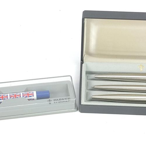 Null 派克钢笔套装，包括派克45和英国国旗设计的钢笔盒 - 实时竞价请访问 www.Eastbourneauction.Com