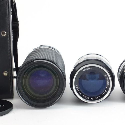 Null Fünf Kameraobjektive, bestehend aus Tamron 60-300mm mit Etui und vier Nikon&hellip;