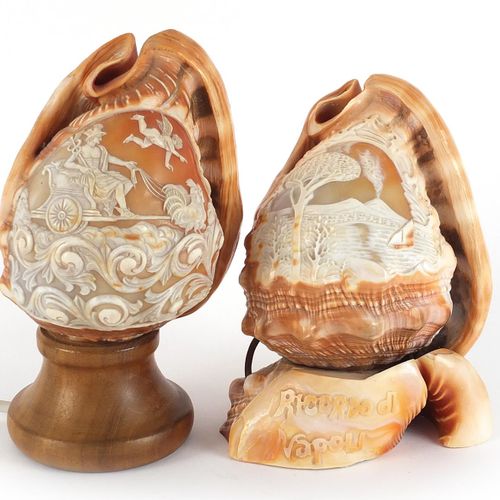 Null 两个意大利海螺壳，包括一个雕刻着墨丘利手持仙人掌，一个底座雕刻着Ricordo di Napoli，最大的一个总高18.5厘米 - 实时竞价请访问ww&hellip;