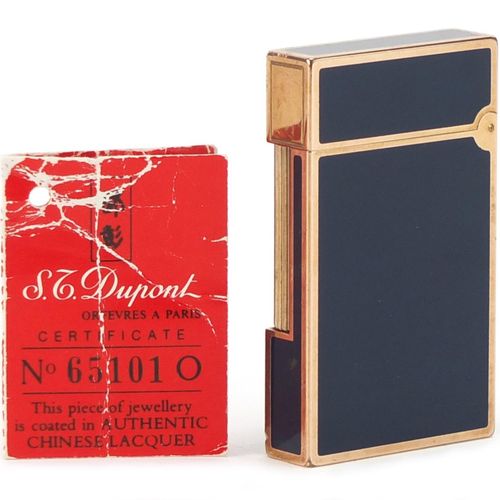 Null S J Dupont镀金和蓝色珐琅口袋打火机，证书编号为651010，最大的6.3厘米高 - 实时竞价请访问www.Eastbourneauction&hellip;