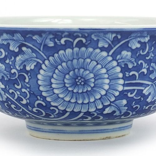 Null Bol en porcelaine bleue et blanche chinoise peint à la main avec des fleurs&hellip;