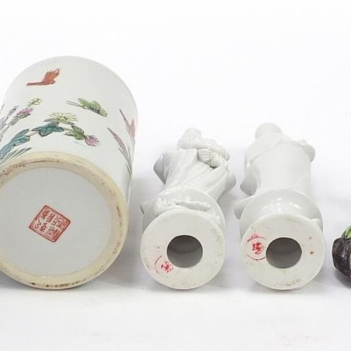Null 中国瓷器，包括一个手绘玫瑰色调的圆柱形笔筒，碗上有兔子的毛皮类型的釉，一对白瓷人物，最大的一个高15.5厘米 - 实时竞标请访问www.Eastbou&hellip;