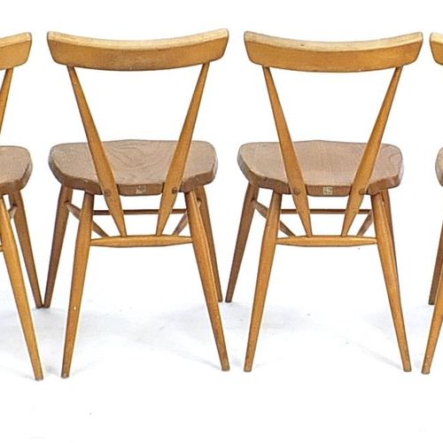 Null 一套六把Ercol水曲柳和浅色榆木堆叠椅，高74厘米 - 实时竞价请访问www.Eastbourneauction.Com