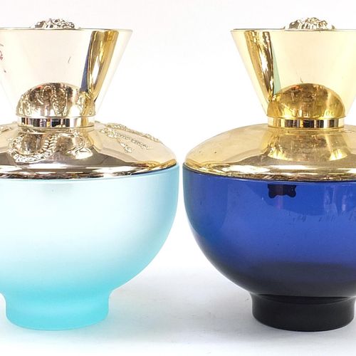 Null 两个范思哲商店展示的香水瓶，包括Dylan Turquoise和Dylan Blue，高28厘米 - 实时竞价请访问 www.Eastbourneau&hellip;