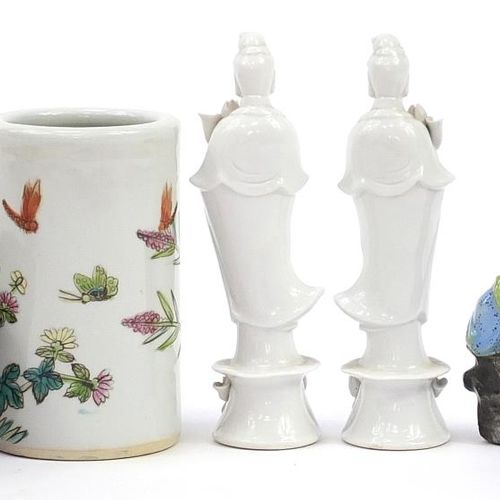 Null Porcellana cinese comprendente un vaso cilindrico a pennello dipinto a mano&hellip;