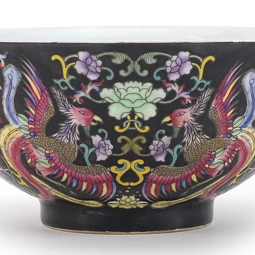 Null 中国瓷碗，手绘黑色调，花丛中的凤凰，底部有四个数字标记，直径15厘米 - 实时竞拍请访问www.Eastbourneauction.Com。