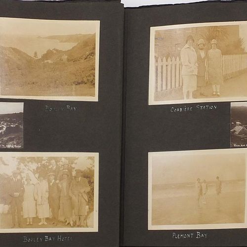 Null 20世纪20年代及以后的黑白社会历史照片，排列在两本相册中，包括威尔士 - 现场竞价请访问www.Eastbourneauction.Com