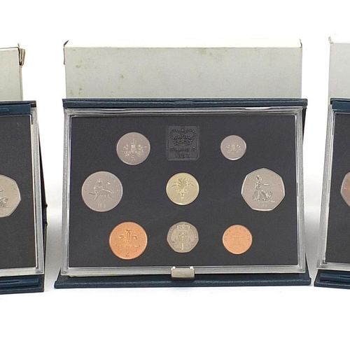 Null Tres colecciones de monedas de prueba del Reino Unido que comprenden los añ&hellip;