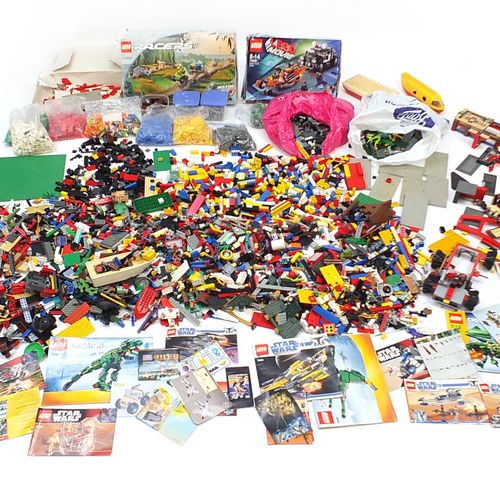 Null Large collection of vintage and later Lego, some boxes, total weight with b&hellip;