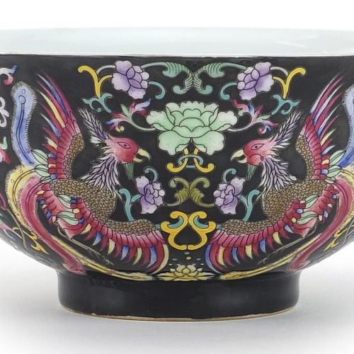 Null 中国瓷碗，手绘黑色调，花丛中的凤凰，底部有四个数字标记，直径15厘米 - 实时竞拍请访问www.Eastbourneauction.Com。