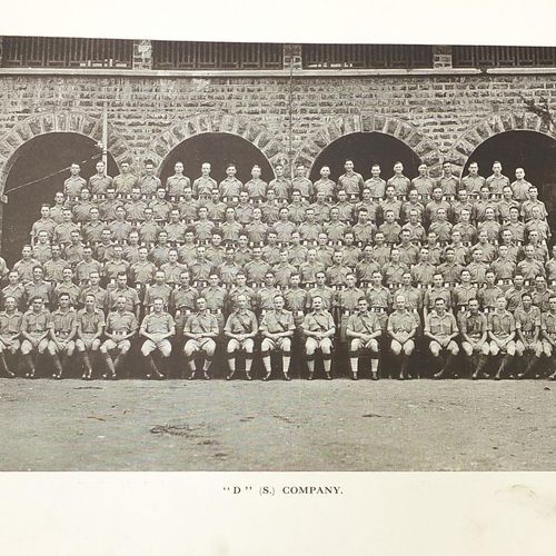 Null 萨默塞特轻步兵第一营国外任务的军事兴趣照片书和两张题为 "1932年演习 "的士兵黑白照片，照片书尺寸为25.5厘米x18.5厘米 - 实时竞标请访问&hellip;