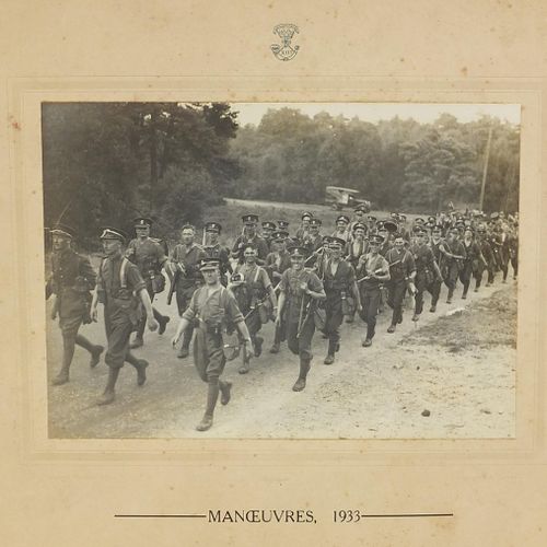 Null 萨默塞特轻步兵第一营国外任务的军事兴趣照片书和两张题为 "1932年演习 "的士兵黑白照片，照片书尺寸为25.5厘米x18.5厘米 - 实时竞标请访问&hellip;