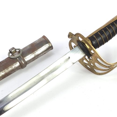Null 带有刀鞘和黄铜手柄的军事兴趣军刀，全长101厘米 - 实时竞价请访问www.Eastbourneauction.Com