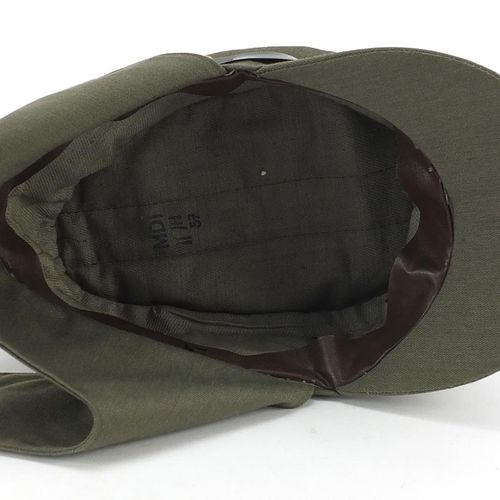 Null 德国军事兴趣的尖顶帽，有徽章，内部有印章 - 实时竞价请访问www.Eastbourneauction.Com