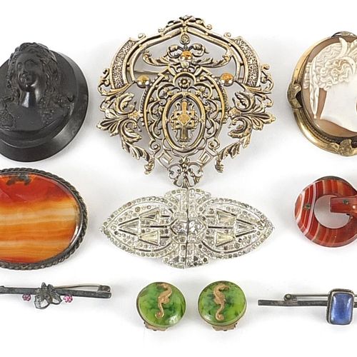 Null Antique and later jewellery including Scottish agate brooches, jet design c&hellip;