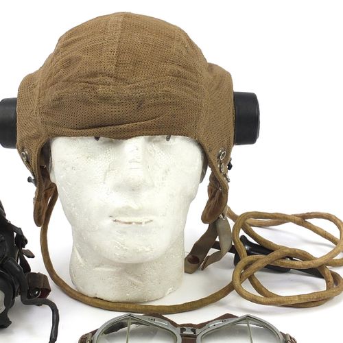 Null British military World War II RAF type E flying helmet with MKVIII goggles &hellip;
