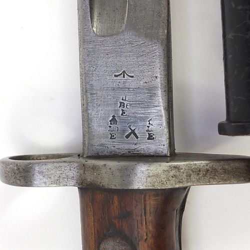Null 英国军用刺刀，带刀鞘，钢刀上有Sanderson的印记，全长57.5厘米 - 实时竞价请访问www.Eastbourneauction.Com