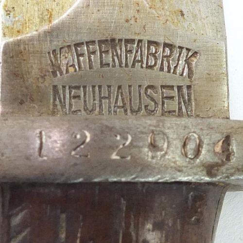 Null 德国军用刺刀，带刀鞘和皮套，钢刀上有Waffenfabrik Neuhausen的字样，皮套上有H Verlier的字样，长45厘米 - 实时竞价请访&hellip;