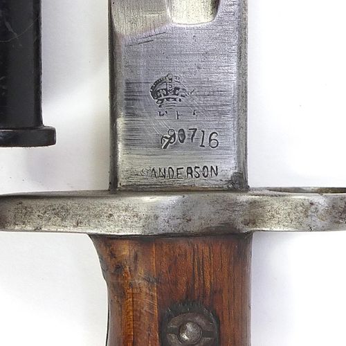 Null 英国军用刺刀，带刀鞘，钢刀上有Sanderson的印记，全长57.5厘米 - 实时竞价请访问www.Eastbourneauction.Com