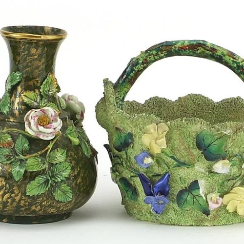 Null Porcelaine continentale incrustée de fleurs, comprenant une paire de vases &hellip;