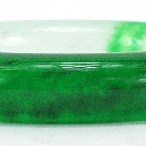 Null Brazalete de jade verde chino, 8,5 cm de diámetro, 93,0 g Para pujar en dir&hellip;