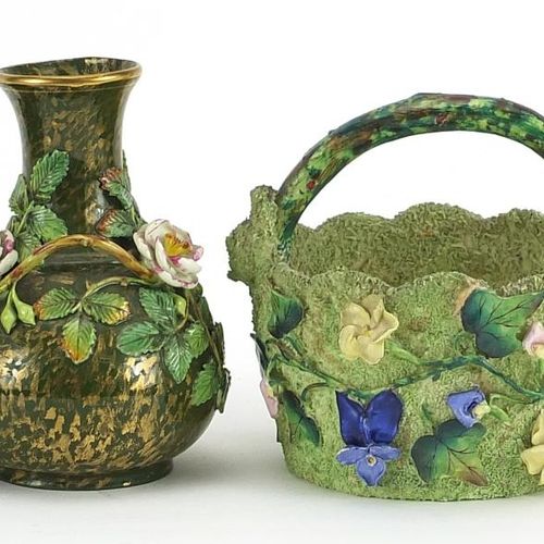 Null Porcelaine continentale incrustée de fleurs, comprenant une paire de vases &hellip;