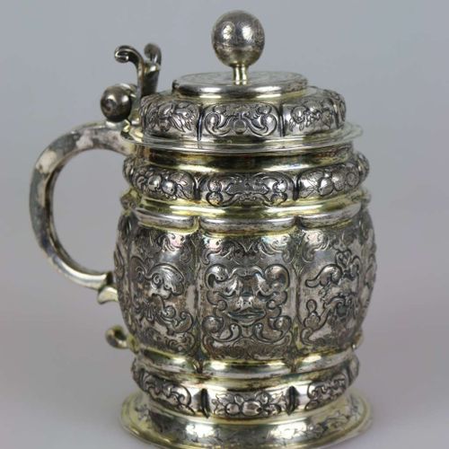 Null Lidded tankard, silver, probably Augsburg, end of 17th c., probably master &hellip;