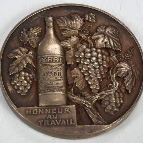 Group of 11 Awarded Medals "校际时事竞赛/由《纽约时报》授予/理查德-E-曼宁"，青铜，60 x 88毫米；Byrrh葡萄酒，"Pi&hellip;