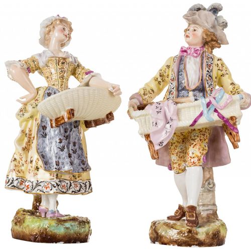 Null Pair of figures in glazed ceramic majolica. S. XX.