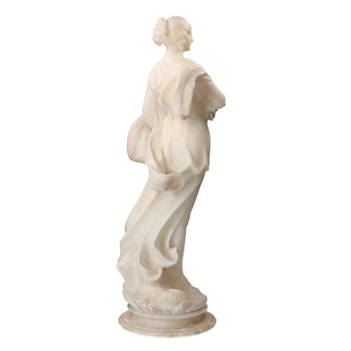 Null Alabaster statue depicting a woman with flowers, 19th century.

H: 70 cm.