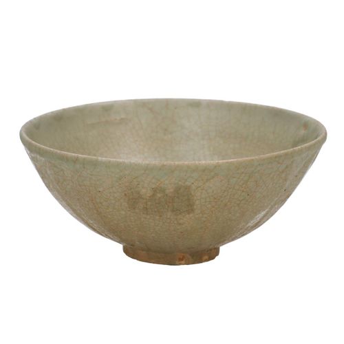 Null 龙泉青瓷莲花碗，无款，中国明。

高度：7 x 16.5厘米。