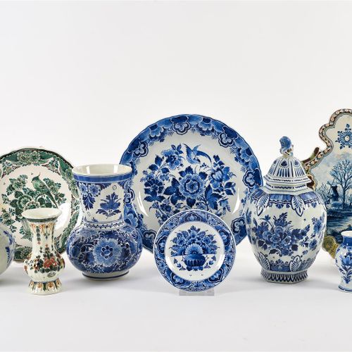 Null Various Delftware, including Porceleyne Fles and a wall plaque.