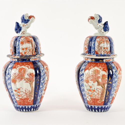 Null Varie porcellane Imari, Giappone, XIX secolo.