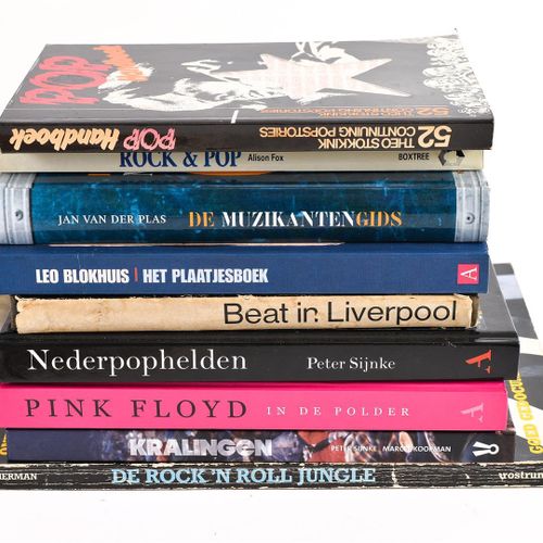 Null Lot de livres, magazines et posters divers sur Pink Floyd et les Beatles, e&hellip;