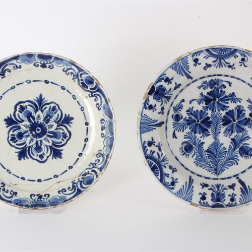 Null Eight pieces of miscellaneous Delft blue pottery, including a shaving basin&hellip;