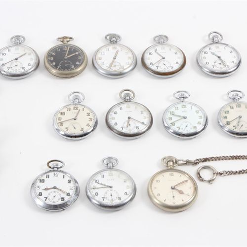 Null Lot with 12 miscellaneous pocket watches and two wristwatches.
Weight: 1390&hellip;