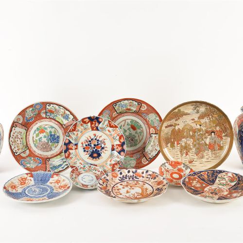 Null Varias porcelanas Imari, Japón, siglo XIX.