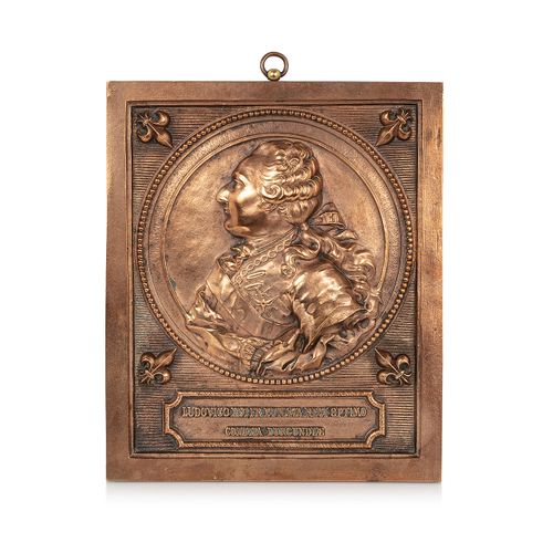 Null 喷泉，活跃于18世纪后半叶

路易十六国王的画像

长方形的镀铜牌匾，上面有国王路易十六的左半身肖像奖章，上面有一个刻有拉丁文的方框 "Ludovic&hellip;