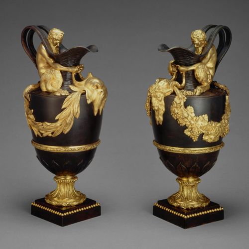 Null Brocca in bronzo patinato e dorato del XIX secolo, su modello di Sigisbert-&hellip;