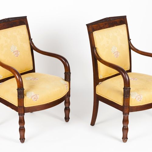 Null A pair of Louis Philippe fauteuils
Mahogany and veneered

Part carved decor&hellip;